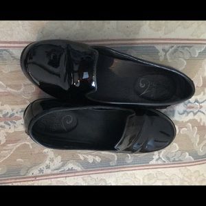 Dansko Olivia black patent leather